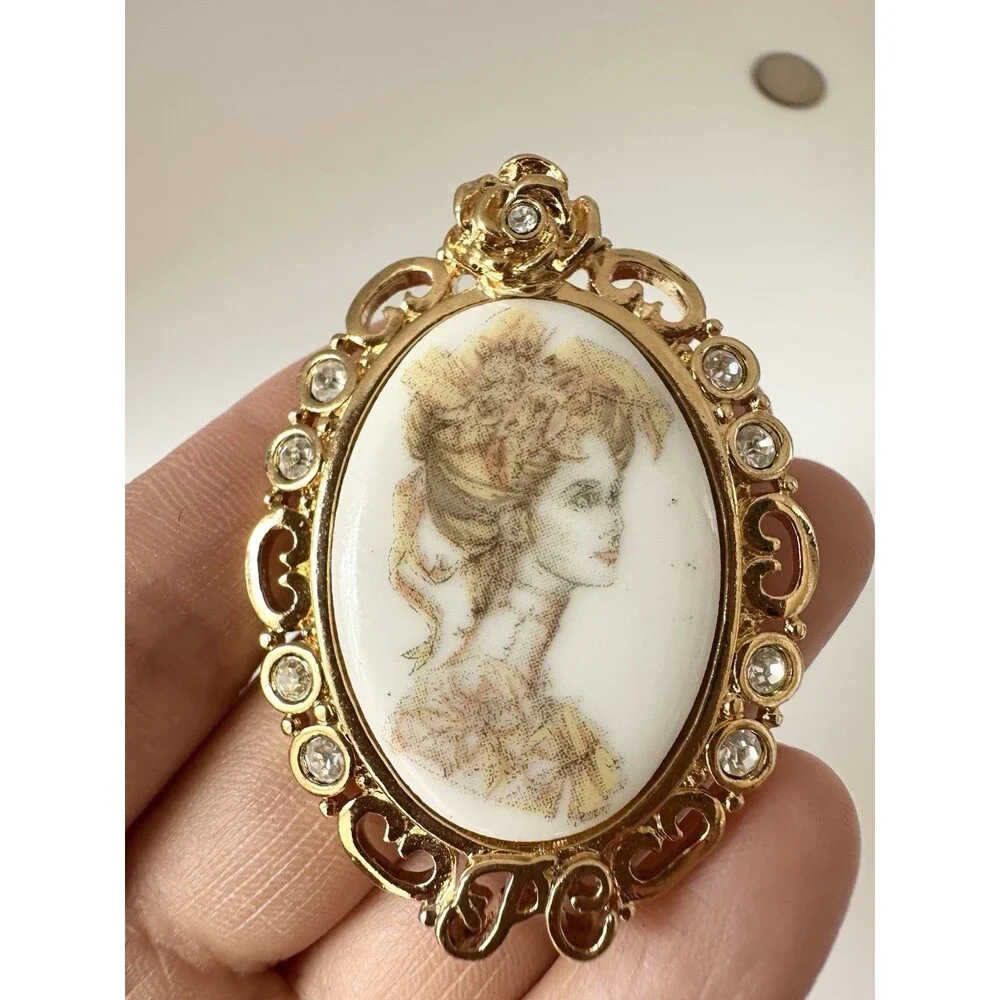 Vintage AVON PC Presidents Club Award Cameo Pin Rhinestone Floral Brooch